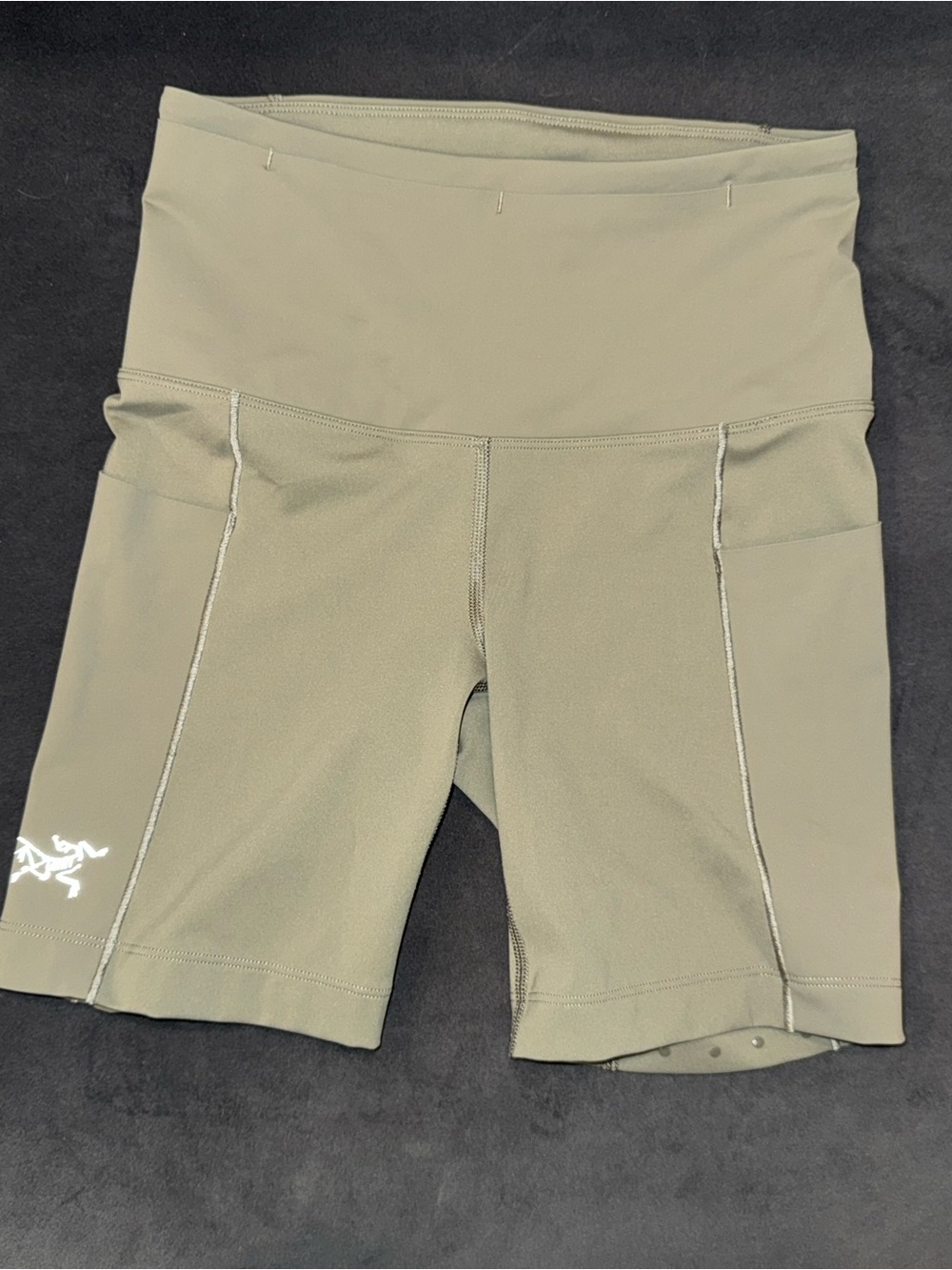 Arc’teryx khaki Olive Green Essent HiRise Utility 6" Shorts - Women's XS / 2
